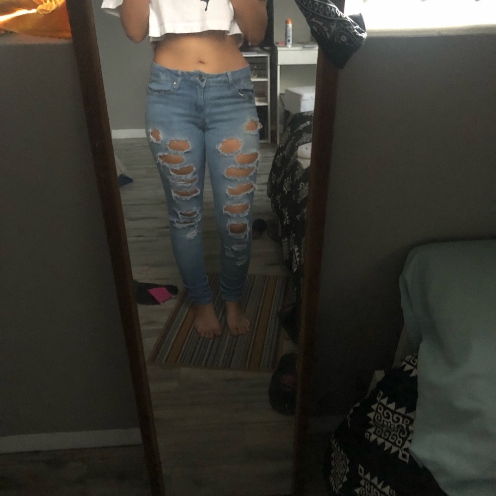 ripped jeans 💙